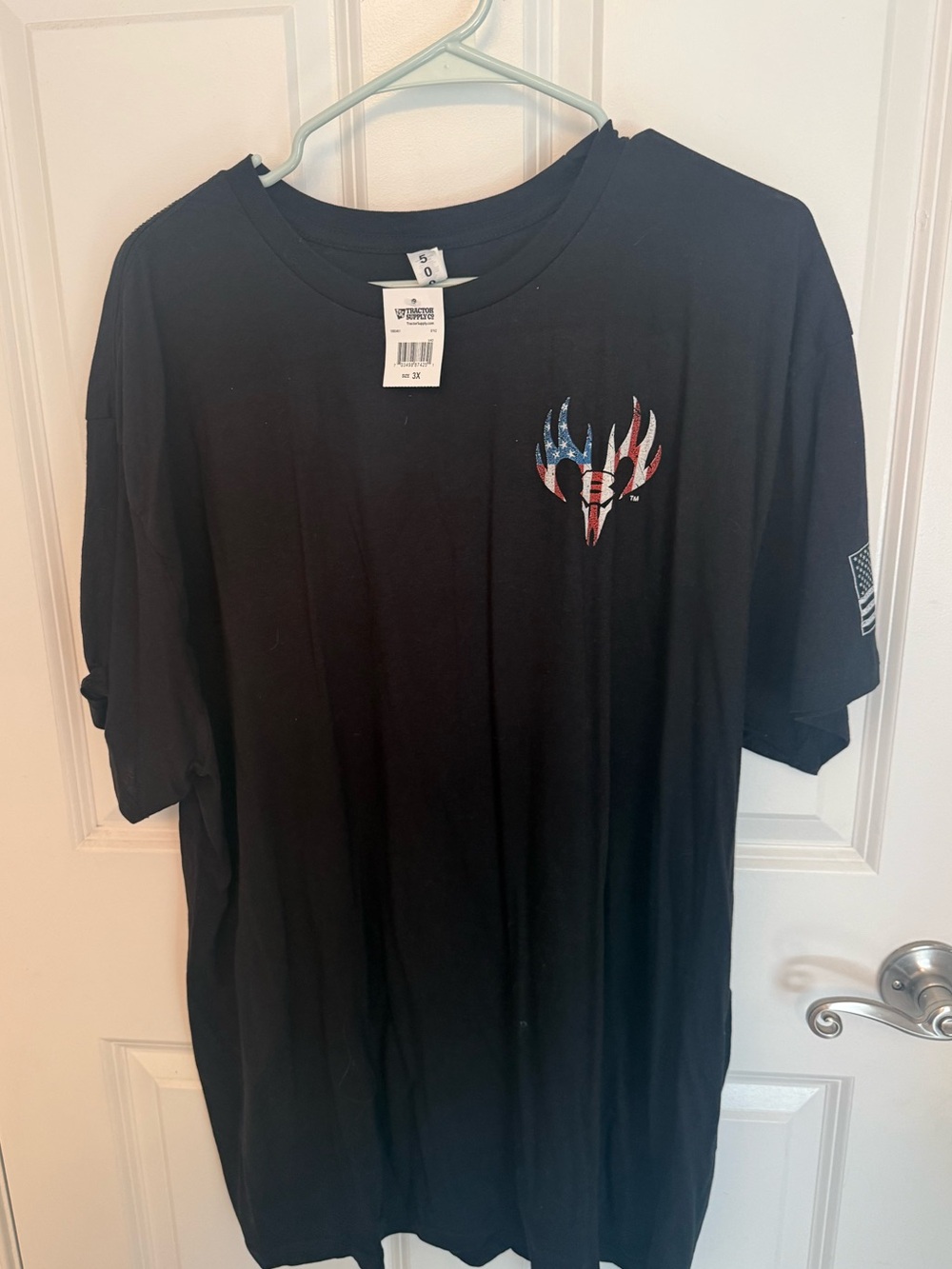NWT-Men's Black Graphic Freedom T-Shirt with American Flag Dog Print